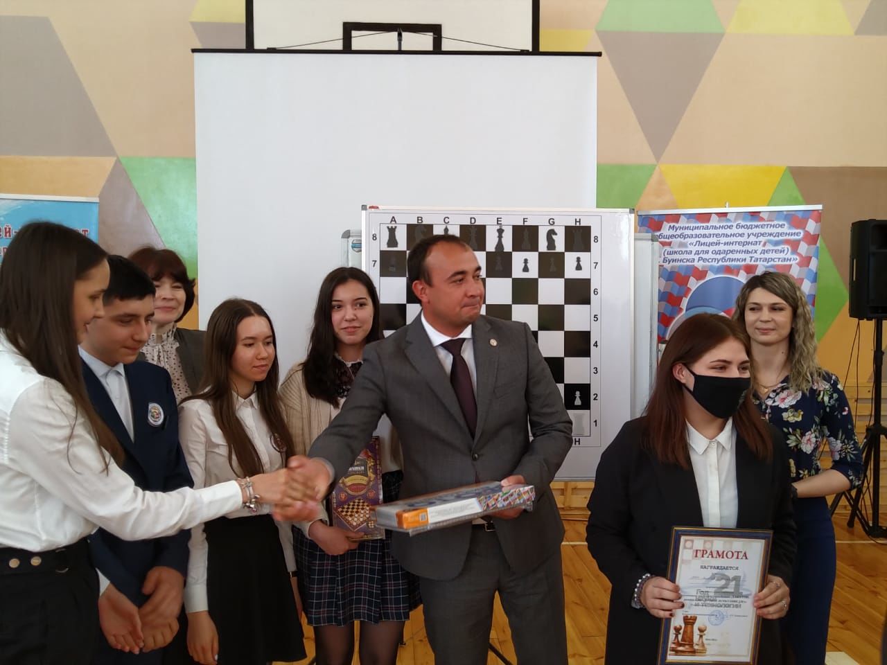 В Буинске состоялось интеллектуально-творческое соревнование школьников "Хакатон"
