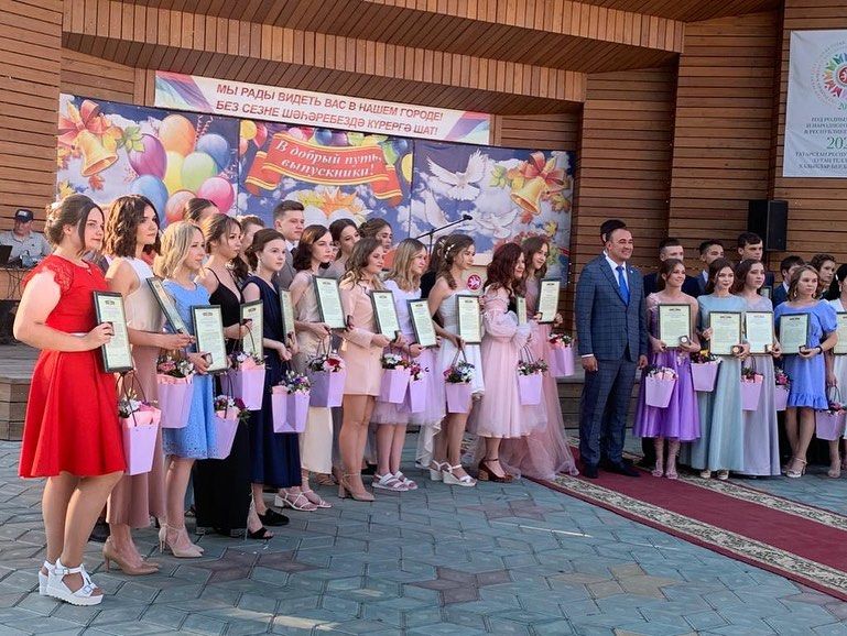 Сегодня в Буинске состоялось вручение медалей выпускникам (+фото)
