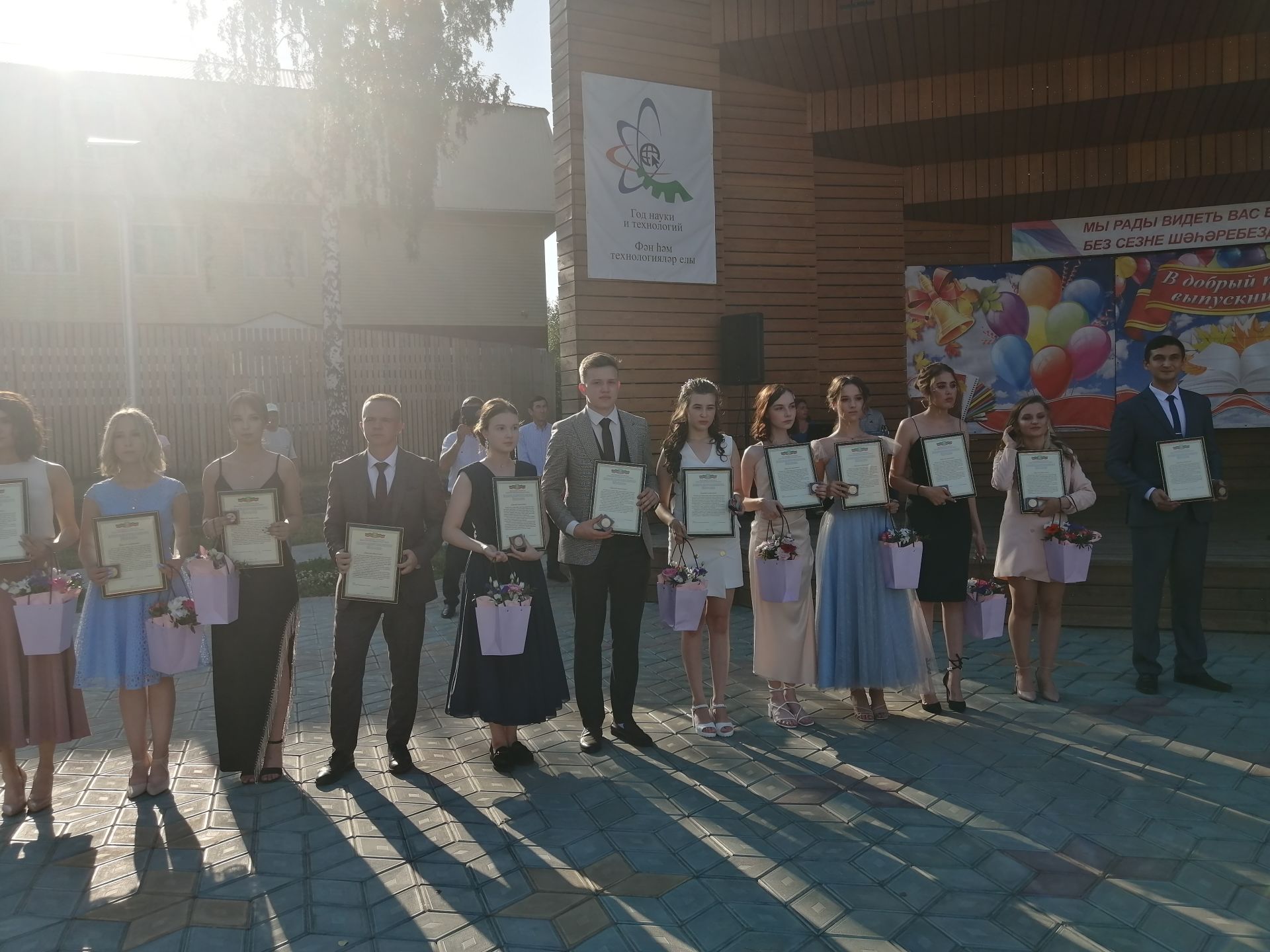 Сегодня в Буинске состоялось вручение медалей выпускникам (+фото)