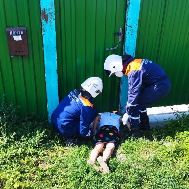 В Буинском районе спасли женщину, застрявшую под забором (+фото)