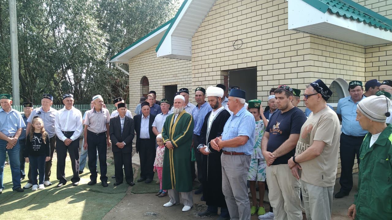 Сегодня установили минарет второй мечети в деревне Старые Тинчали.