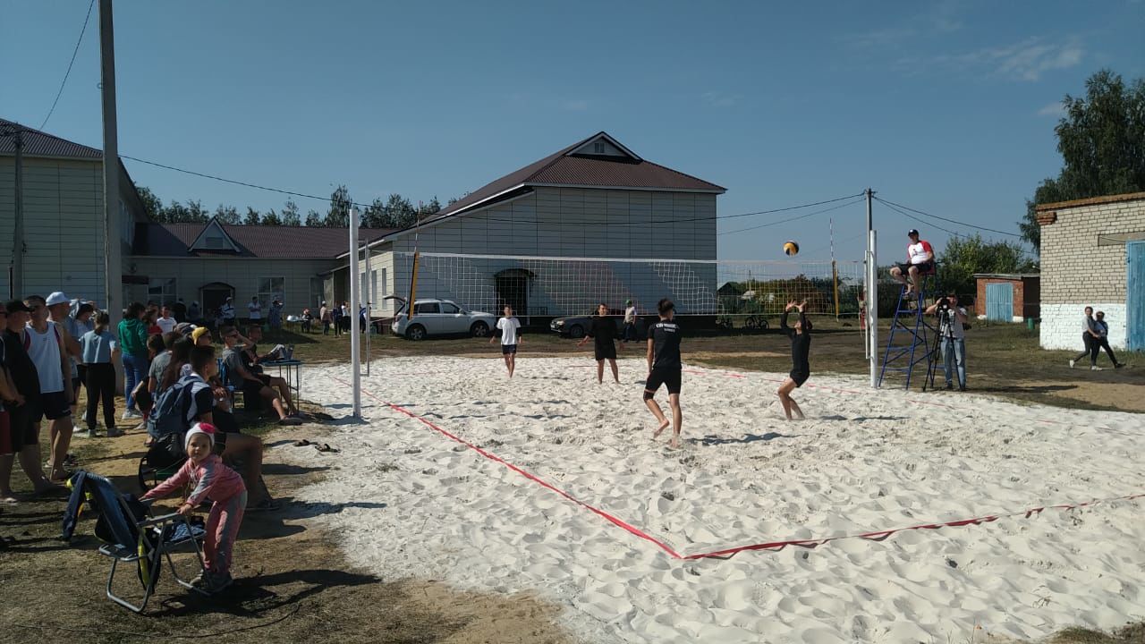 Сегодня в Буинском районе открылась площадка для пляжного волейбола (+фото)