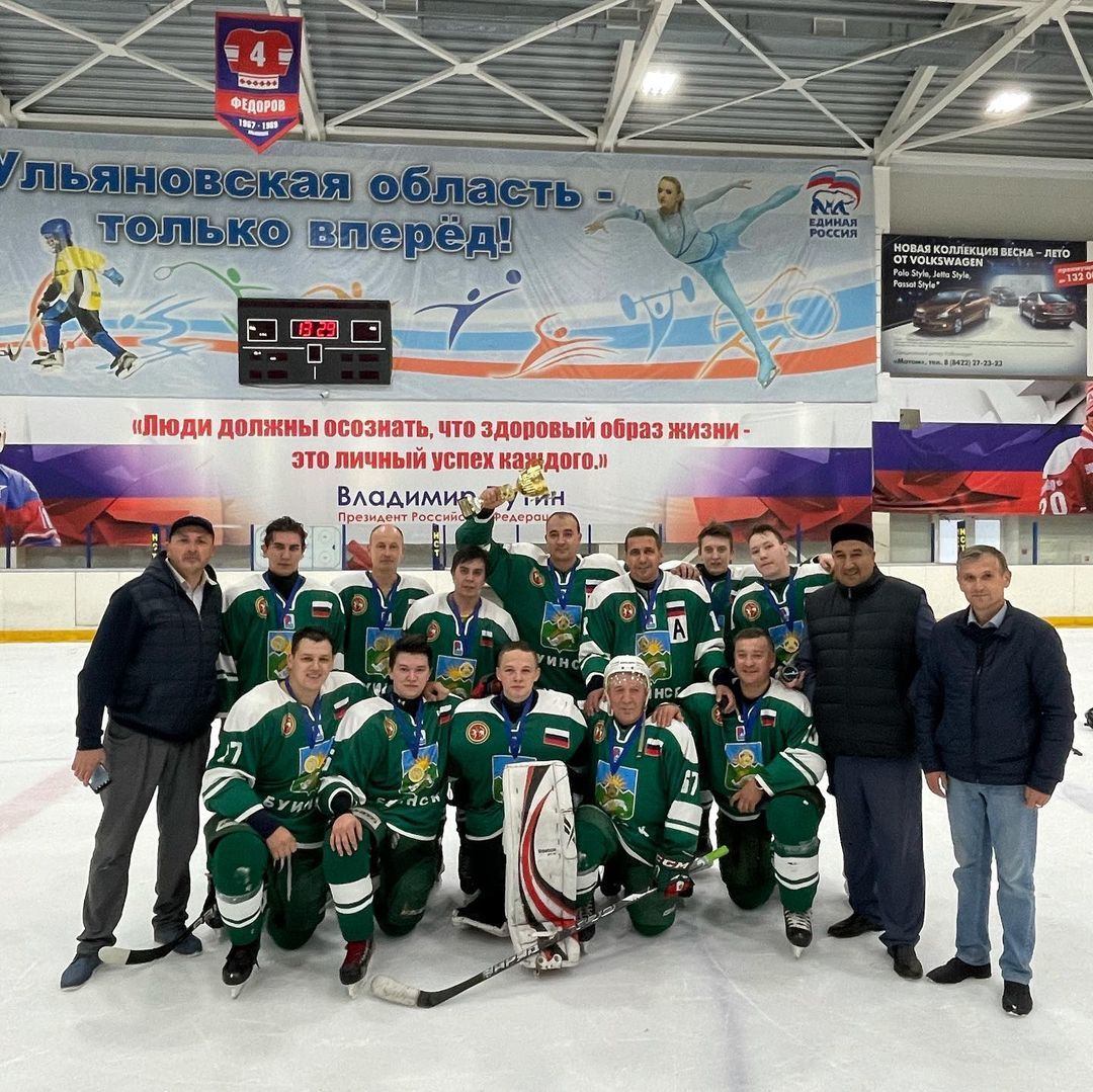 Хоккеисты Буинска обыграли хозяев хоккейного турнира и забрали Кубок!