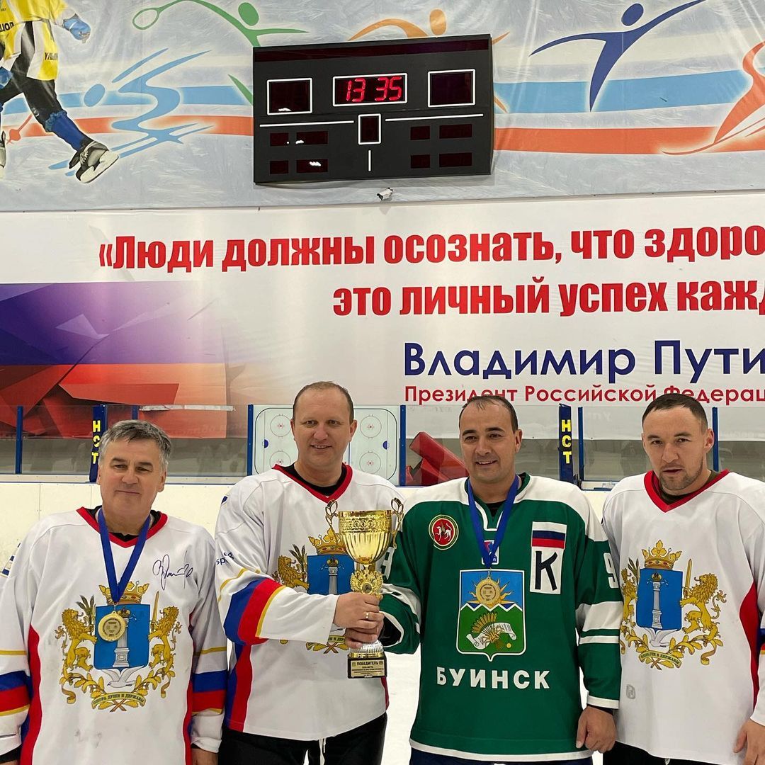 Хоккеисты Буинска обыграли хозяев хоккейного турнира и забрали Кубок!