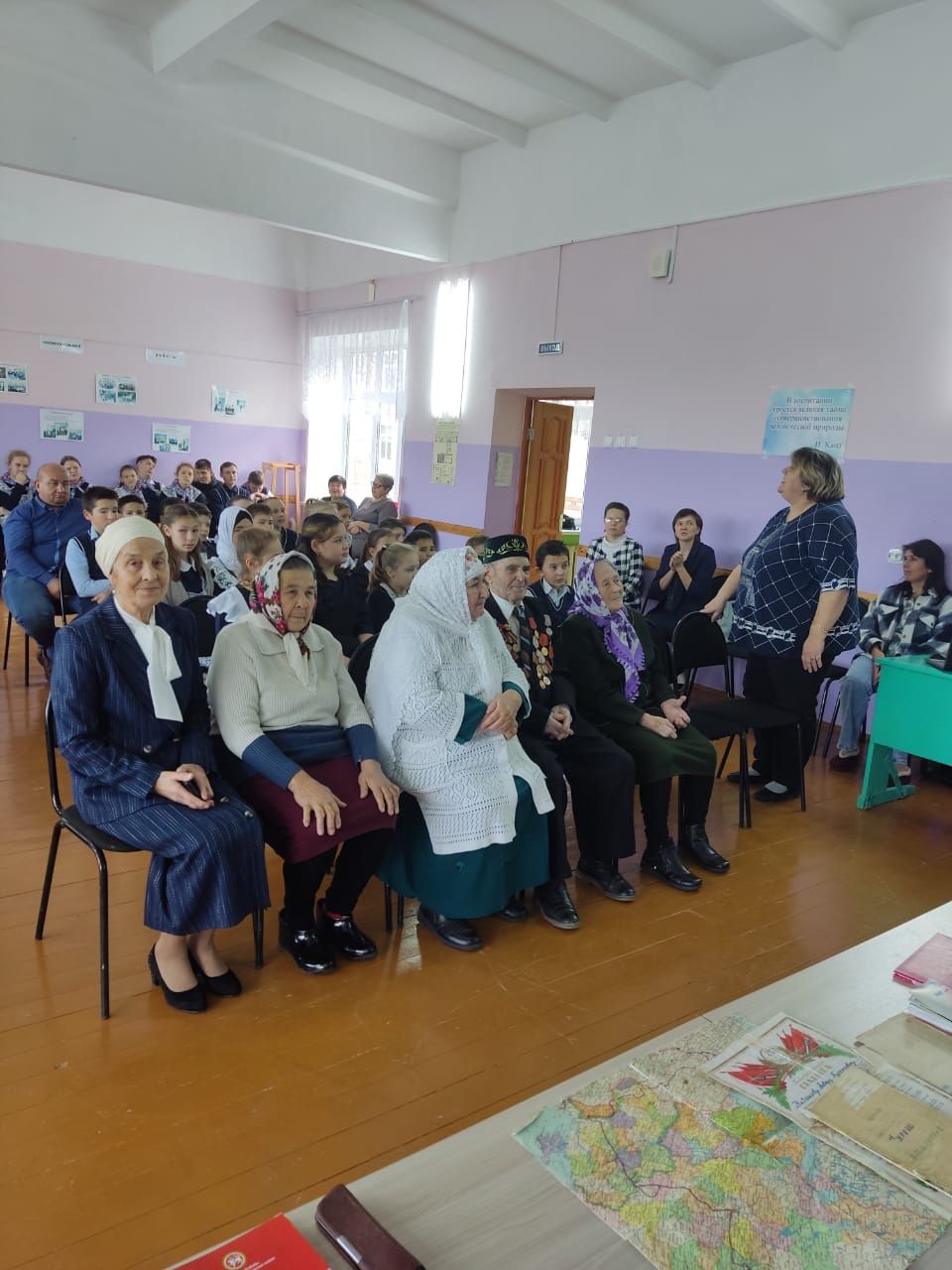 В Буинске ветеран ВОВ Анвар Низамов  спустя 69 лет вернулся в школу, где он когда-то работал (фоторепортаж)