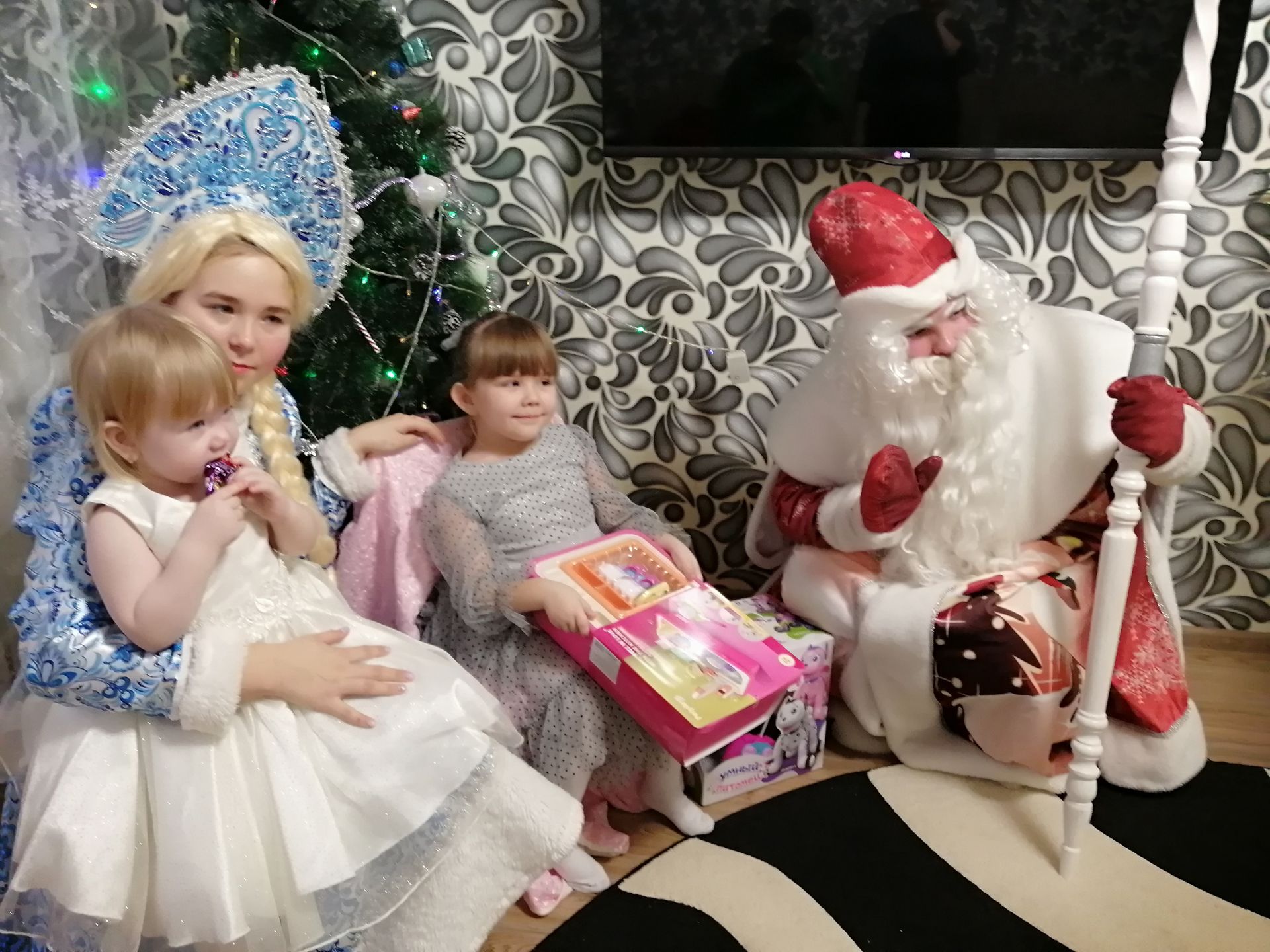 Ясмина Сабирзянова из Буинска сегодня получила подарок, который попросила у Деда Мороза (фото, видео)