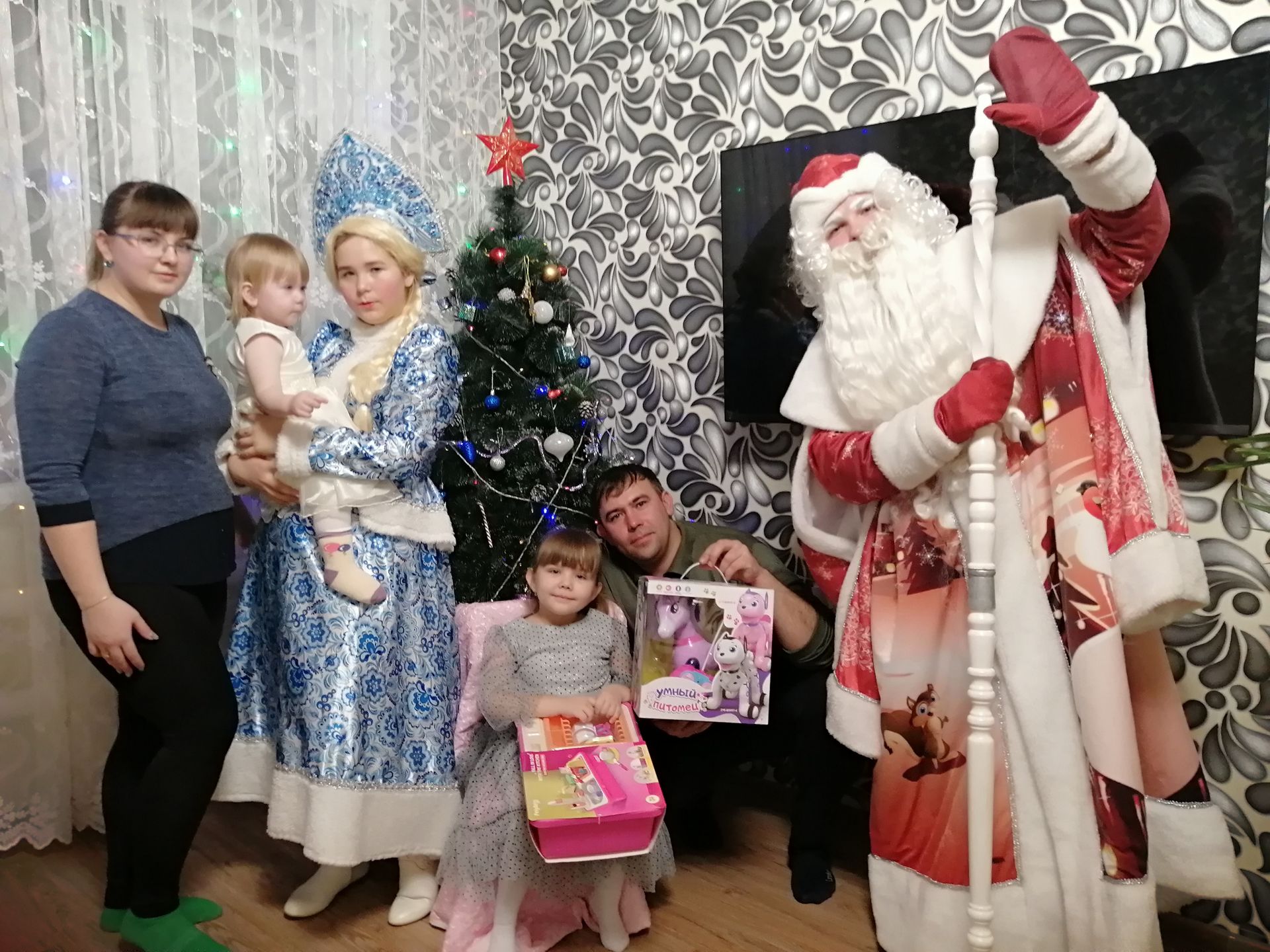 Ясмина Сабирзянова из Буинска сегодня получила подарок, который попросила у Деда Мороза (фото, видео)