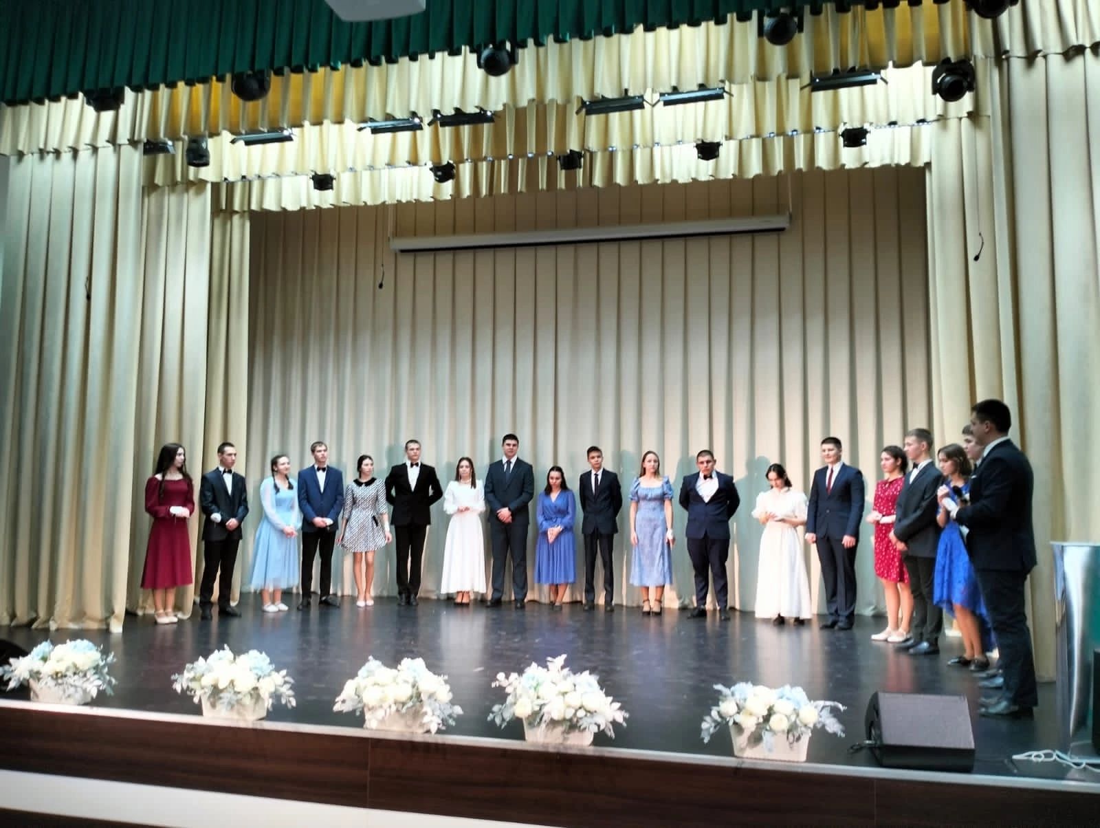 В Буинске выбрали Королеву и Короля бала (+фото)