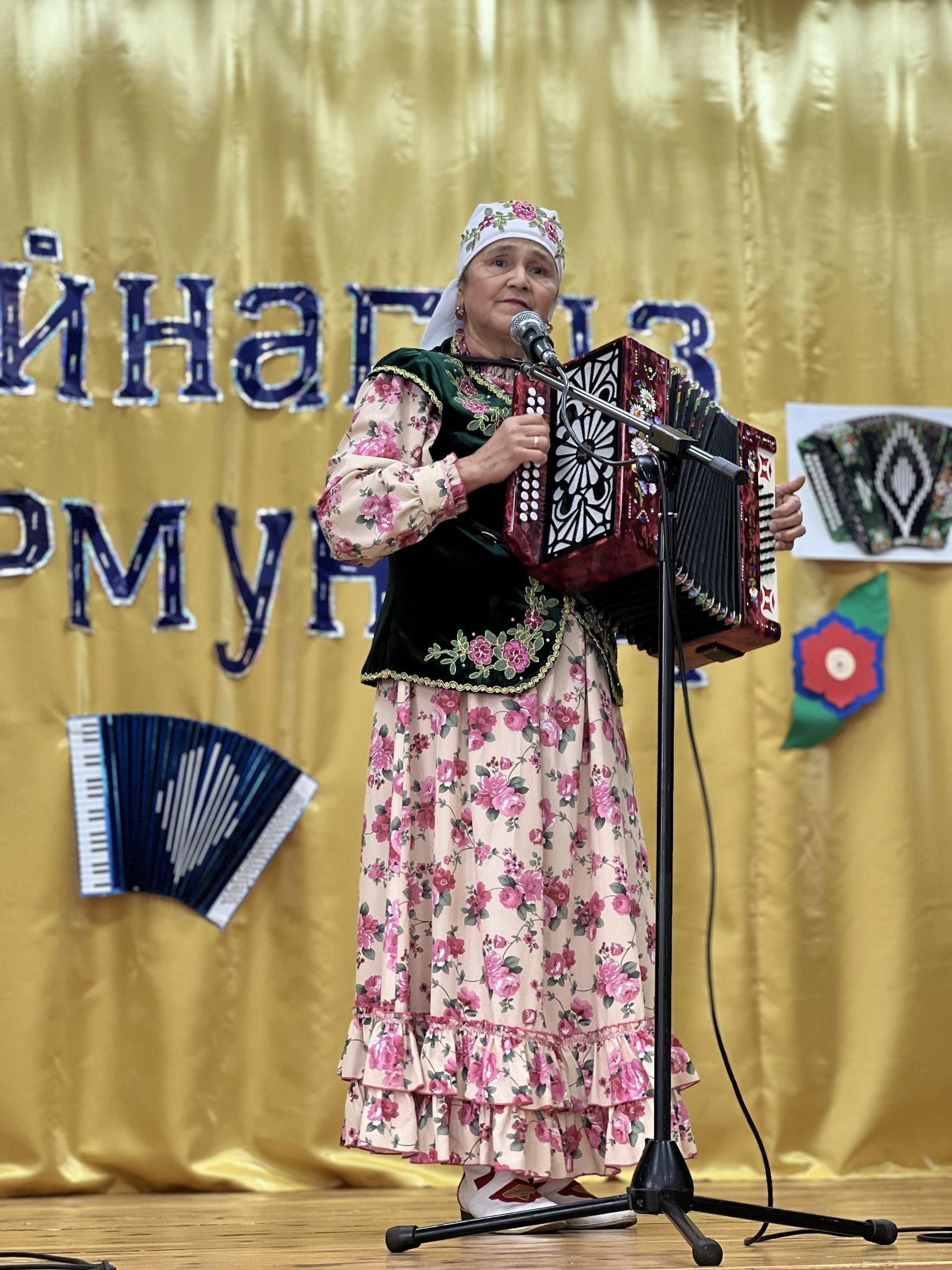 Татарский фольклорный коллектив «Голжамал» на «Уйнагыз, гармуннар!»