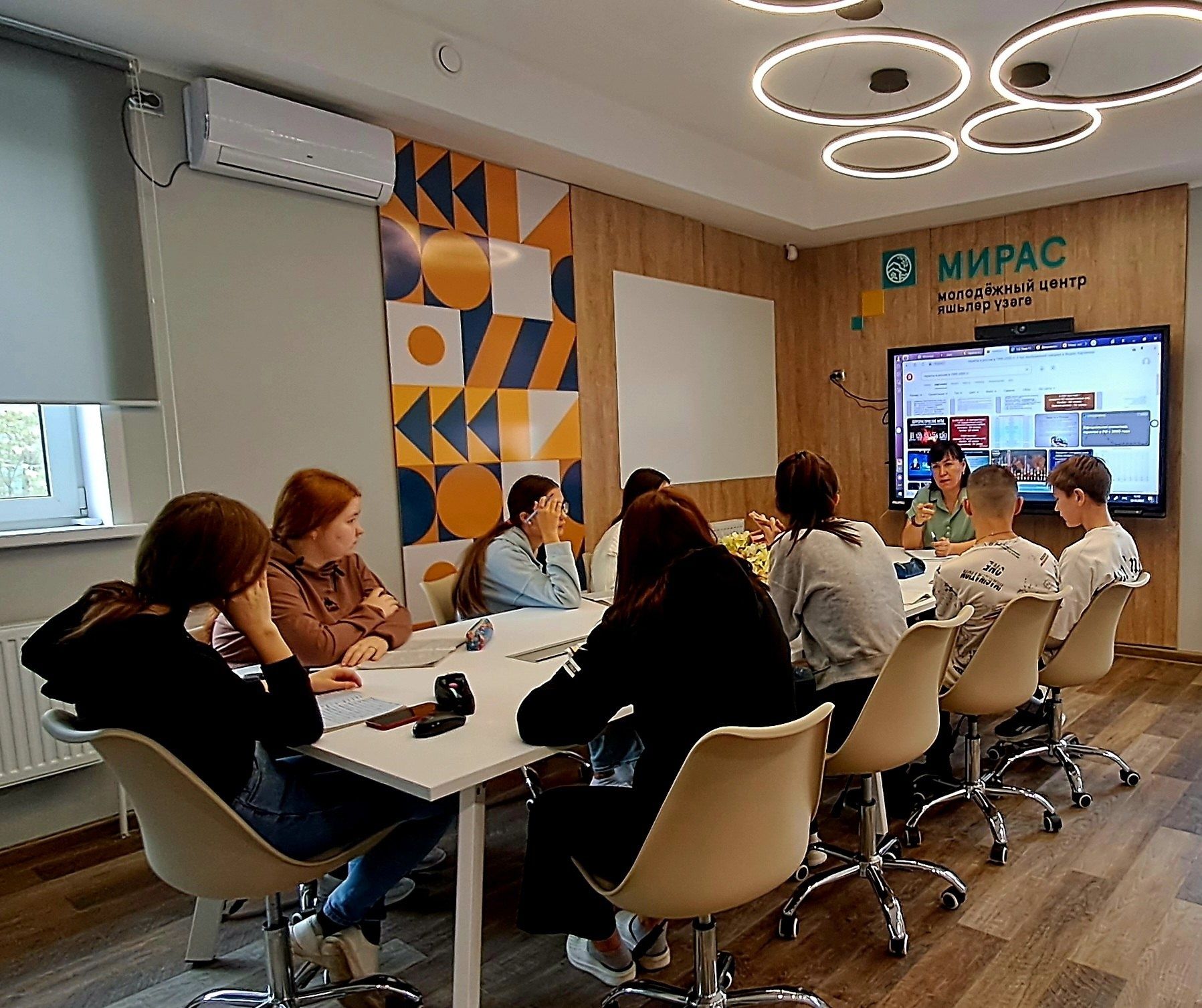 Беседа по антитеррористической безопасности в молодежном центре «Мирас» Буинска