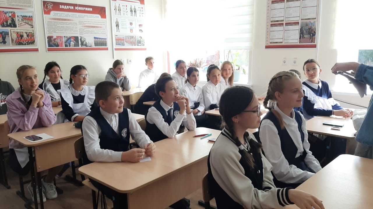 Сегодня около 300 ребят Буинского района принимали участие в Молодёжном автобусном туре «Время Первых»