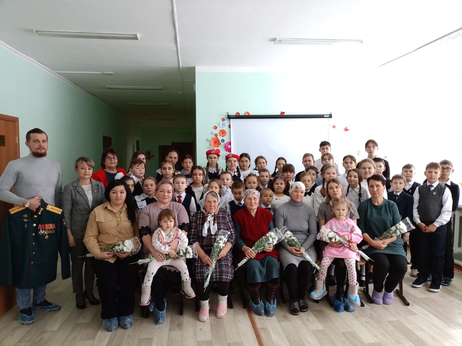 В Верхнелащинской ООШ провели встречу с выпускником школы, офицером, командиром танкового взвода, дважды кавалером Ордена Мужества