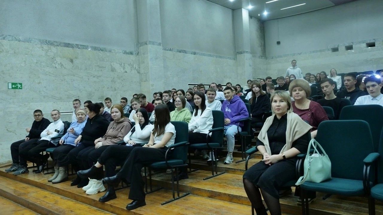В Досуговом центре Буинска состоялась профилактическая беседа «Нет коррупции!»