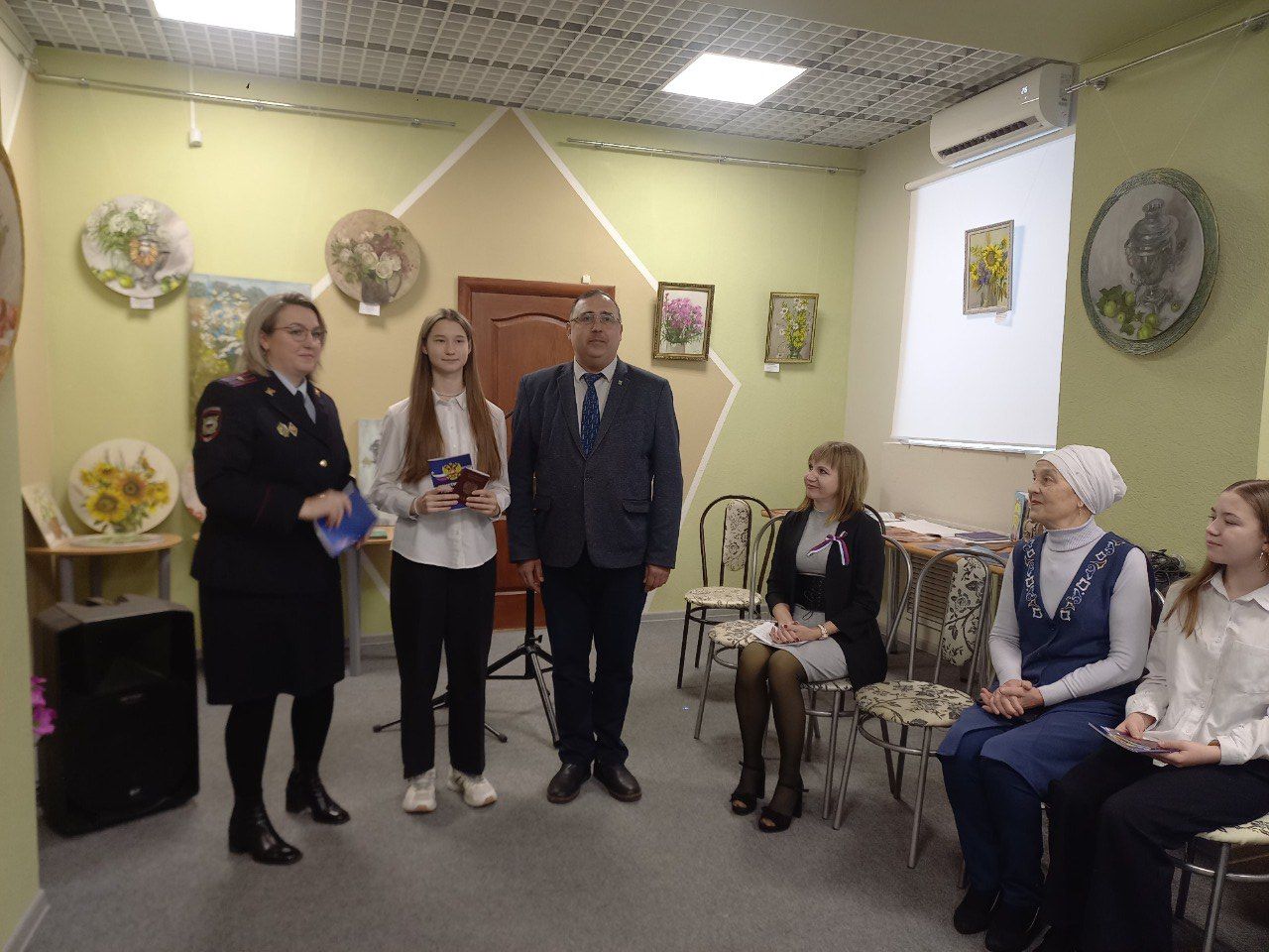 В Буинском краеведческом музее прошло вручение паспортов юным гражданам России, в рамках Дня Конституции РФ