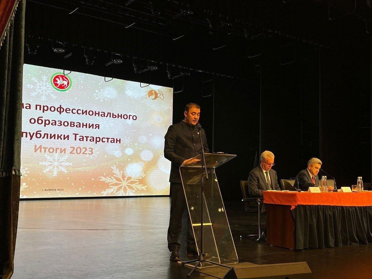 Совещание по итогам работы техникумов и колледжей республики в 2023 году с участием министра образования РТ прошло в Буинске