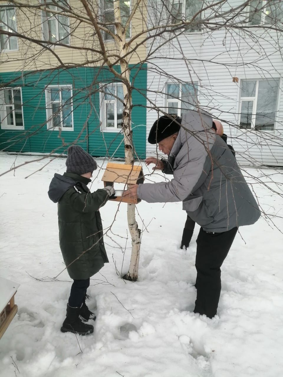 Специалисты Государственного природного заказника «Зея буйлары» были приглашены на экологическое мероприятие по установке кормушек в МБОУ»Протоповская СОШ»