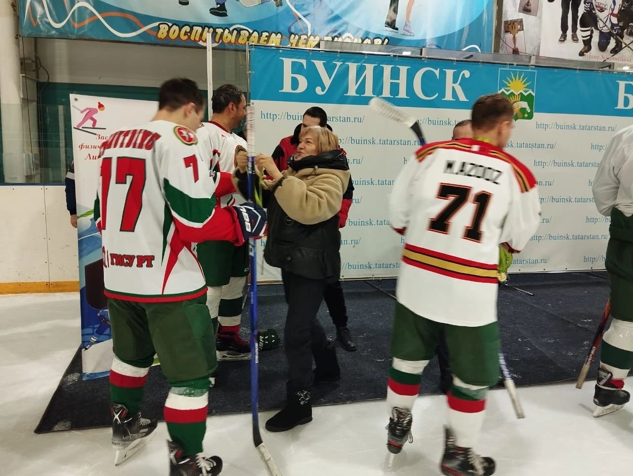 Сегодня в Буинске матчем  по хоккею почтили память Линара Валиуллина его воспитанники и земляки (фоторепортаж)