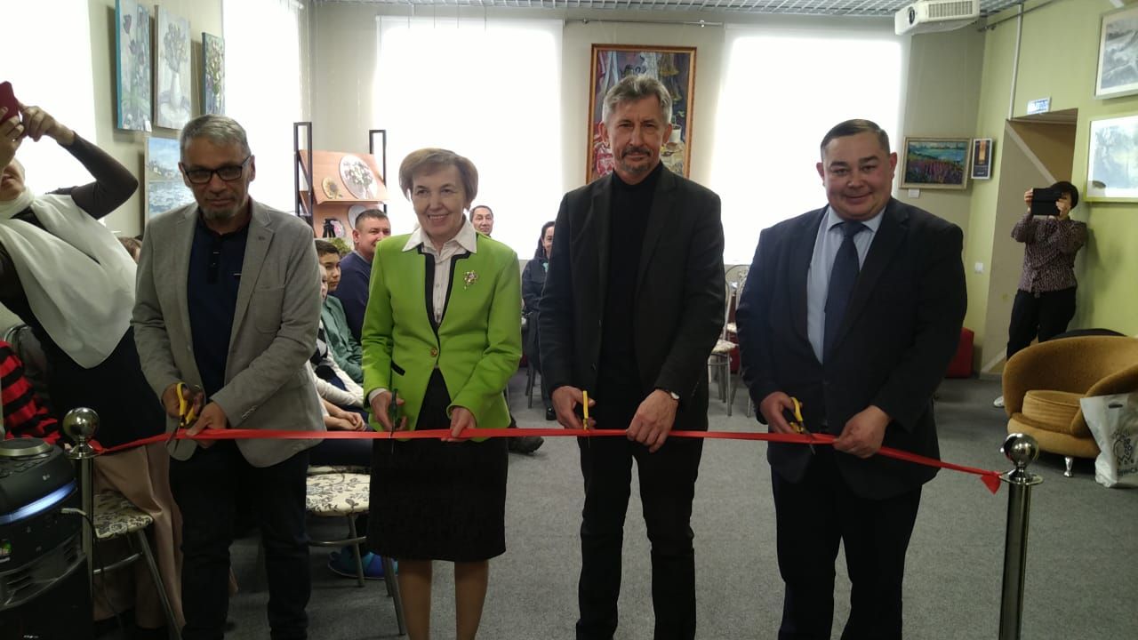 Сегодня в Буинске открылась выставка художественных работ земляка-художника Ильнура Бакирова