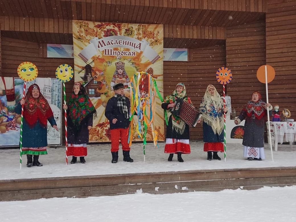 Сегодня в Молодежном парке Буинска встречали Масленицу (+фото)