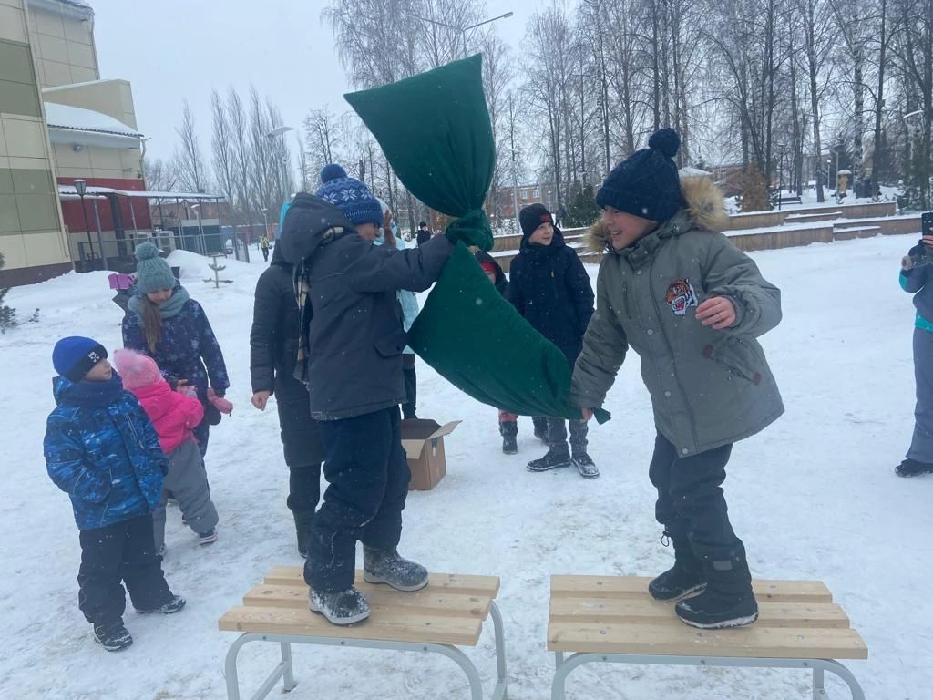 Сегодня в Молодежном парке Буинска встречали Масленицу (+фото)