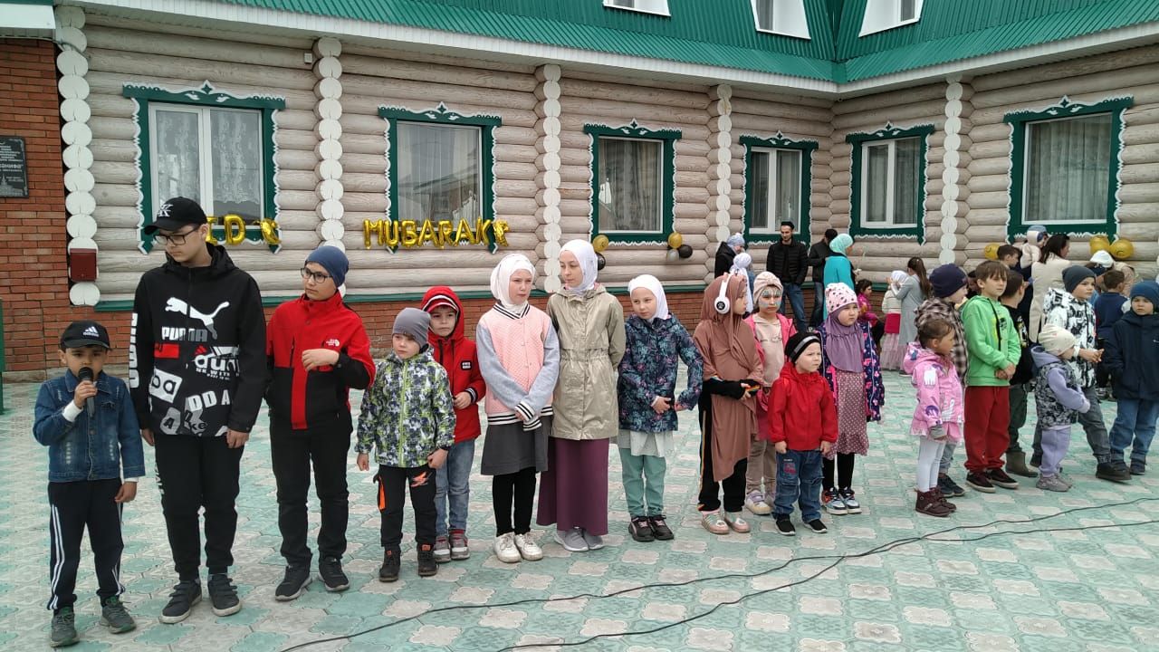 В Буинске возле мечети «Абу Ханифа» был организован детский праздник (+фото, видео)