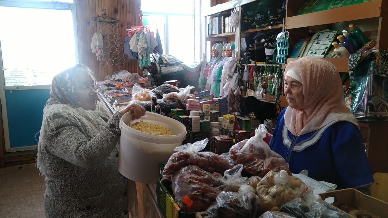 86-летняя бабушка из Сорок-Сайдак привезла в приют человека домашнюю лапшу из  35 яиц (фото, видео)