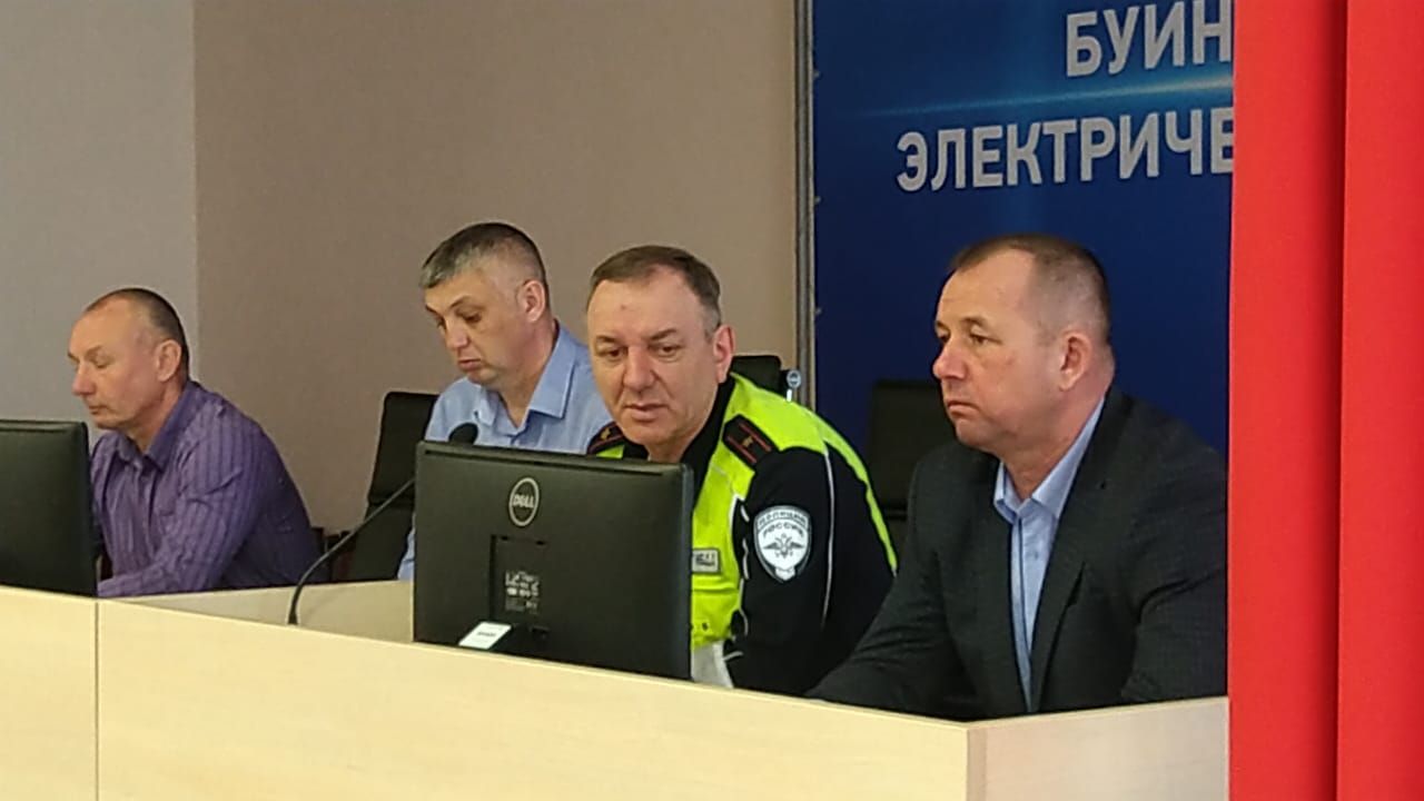 Руководитель отделения ГИБДД Буинского района встречается в коллективах с водителями  с целью предупреждения аварий на дорогах (фото, видео)