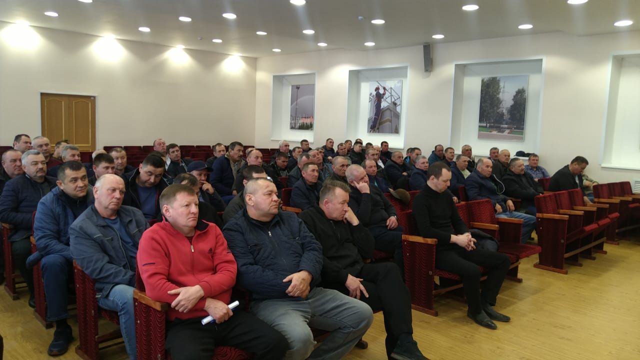 Руководитель отделения ГИБДД Буинского района встречается в коллективах с водителями  с целью предупреждения аварий на дорогах (фото, видео)