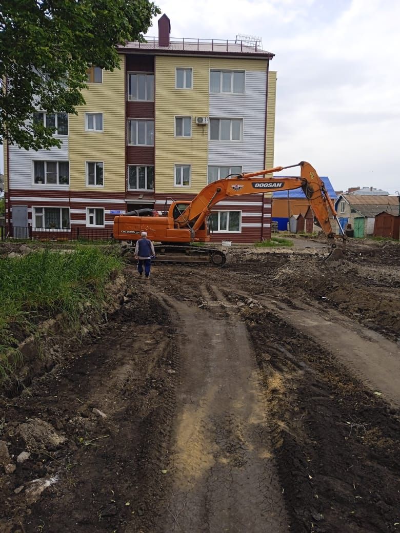 Приступили к ремонту двора дома номер 7 по улице К. Зиятдинова в городе  Буинске (+фото)