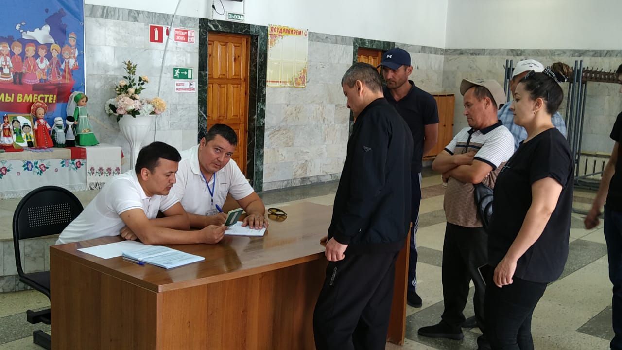 Живущие в Буинском районе  граждане Узбекистана   приняли участие в  Президентских выборах (фоторепортаж)