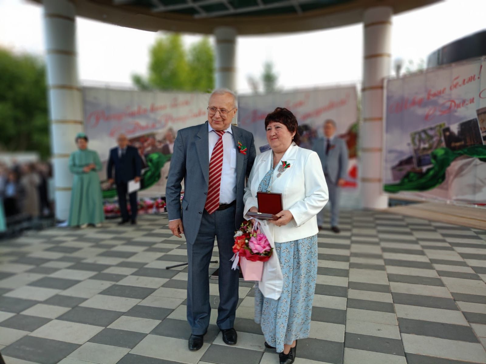 Шагыйрә Гөлнур Айзат «Фидакарь хезмәт өчен» медале белән бүләкләнде