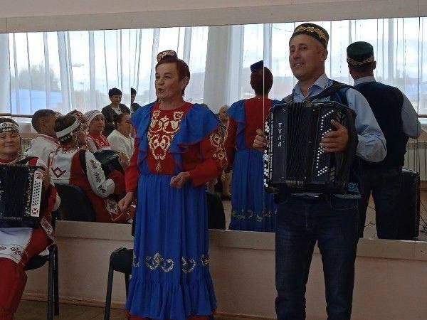 Музыкальная игра «Угадай мелодию на баяне»