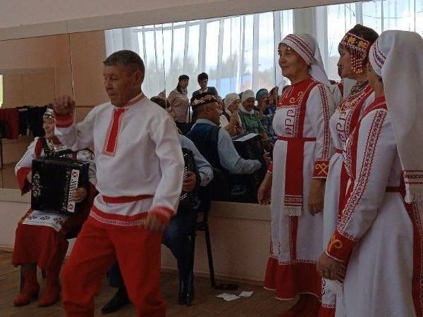 Музыкальная игра «Угадай мелодию на баяне»