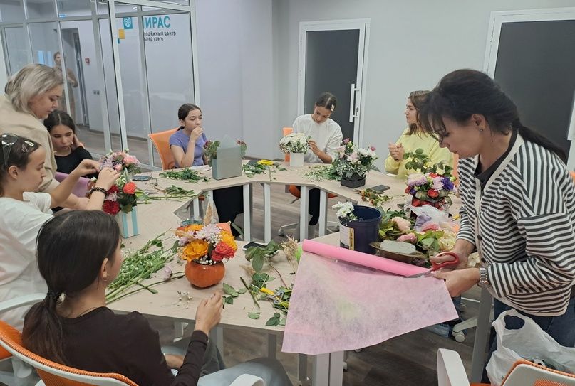 Флористика для начинающих в  Молодежном центре «Мирас»