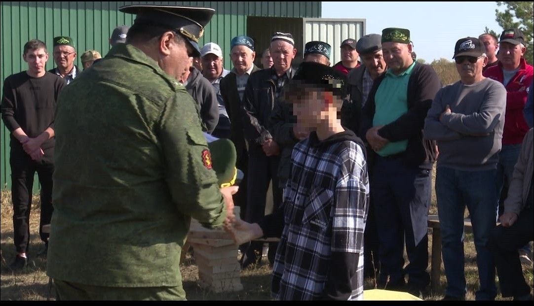 В Буинске передали сыну личные вещи погибшего на СВО