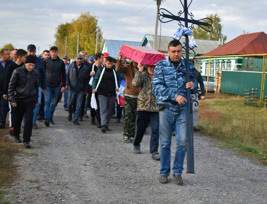 Буинск в один день простился с двумя героями (фото)