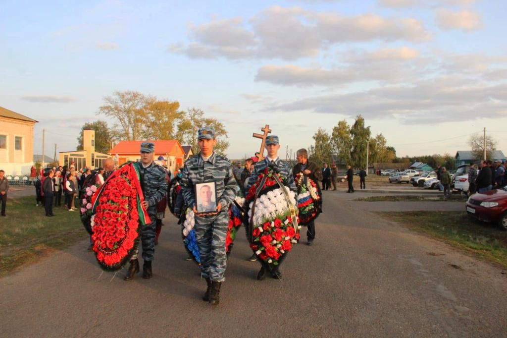 Буинск в один день простился с двумя героями (фото)