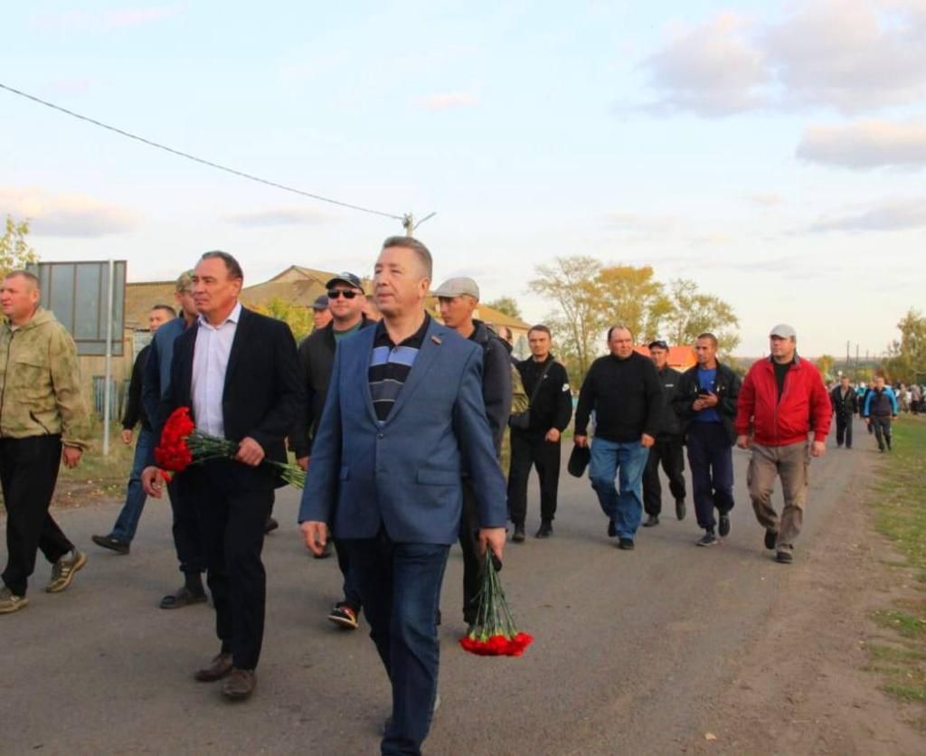 Буинск в один день простился с двумя героями (фото)