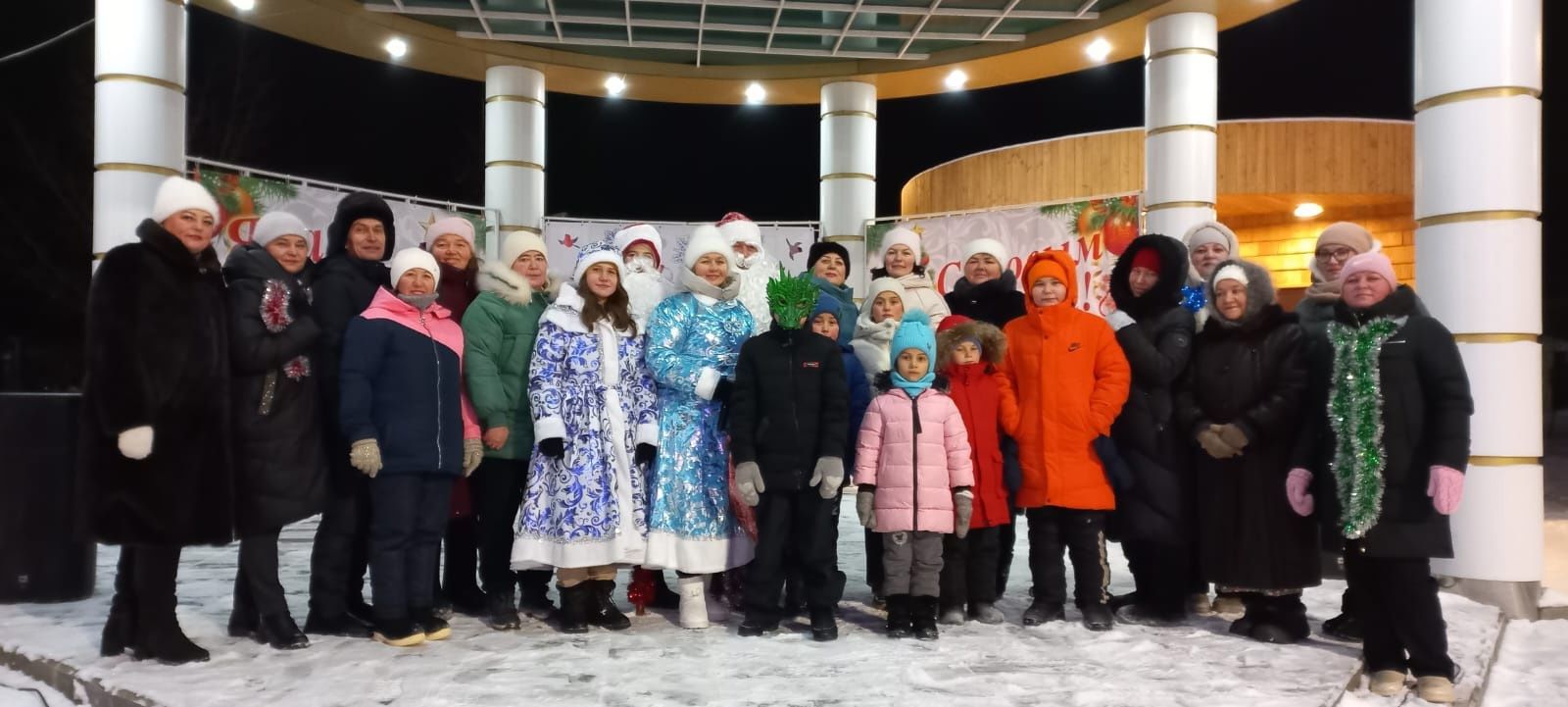 Новогодние представления в парках Буинска продолжаются