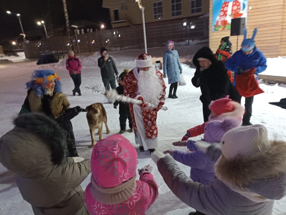 Новогодние представления в парках Буинска продолжаются
