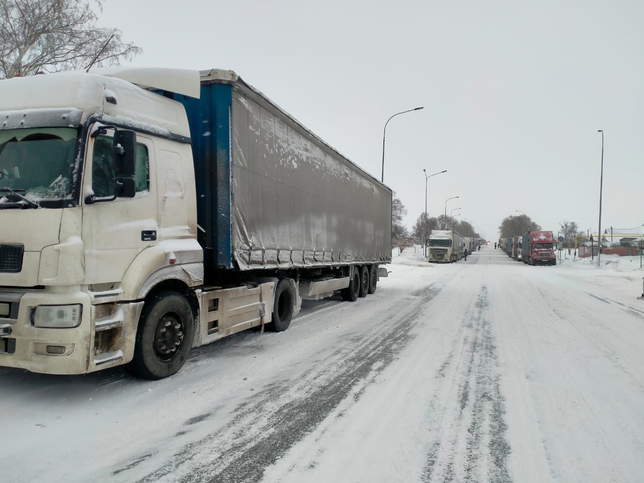 Прилегающая по территории Буинского района федеральная трасса  для большегрузов пока закрыта  (фото, видео)