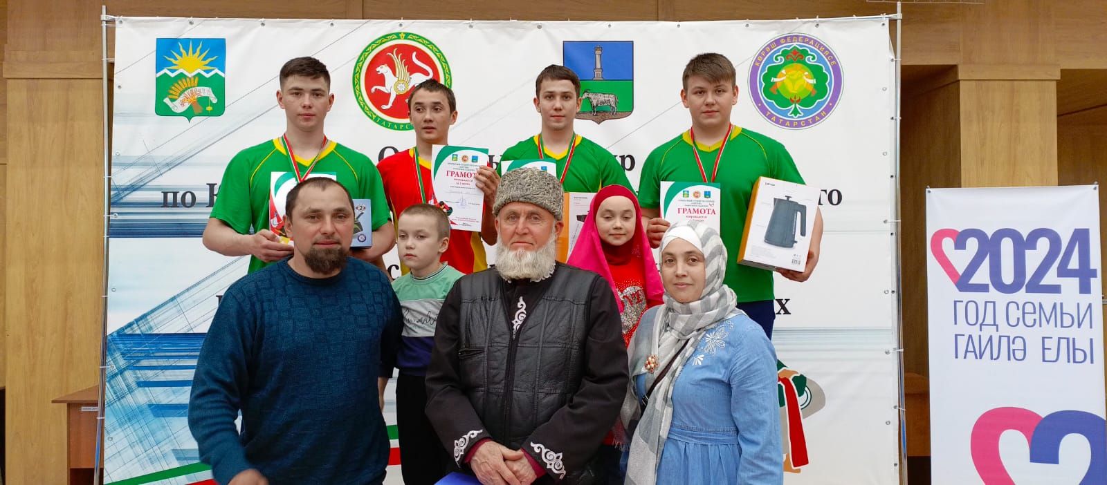 Бүген Буада Марат Садыйков истәлегенә узган көрәш ярышында абсолют батырга суыткыч тапшырылды (фото)