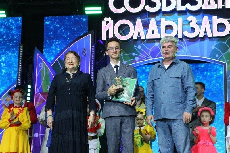 «Микс» группа «Серпантин» и Камиль Валеев из Буинска выступили заключительном гала-концерте «Созвездия»