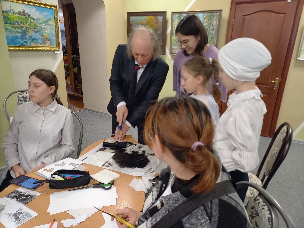 В Буинском краеведческом музее открылась выставка картин династии художников Бердниковых