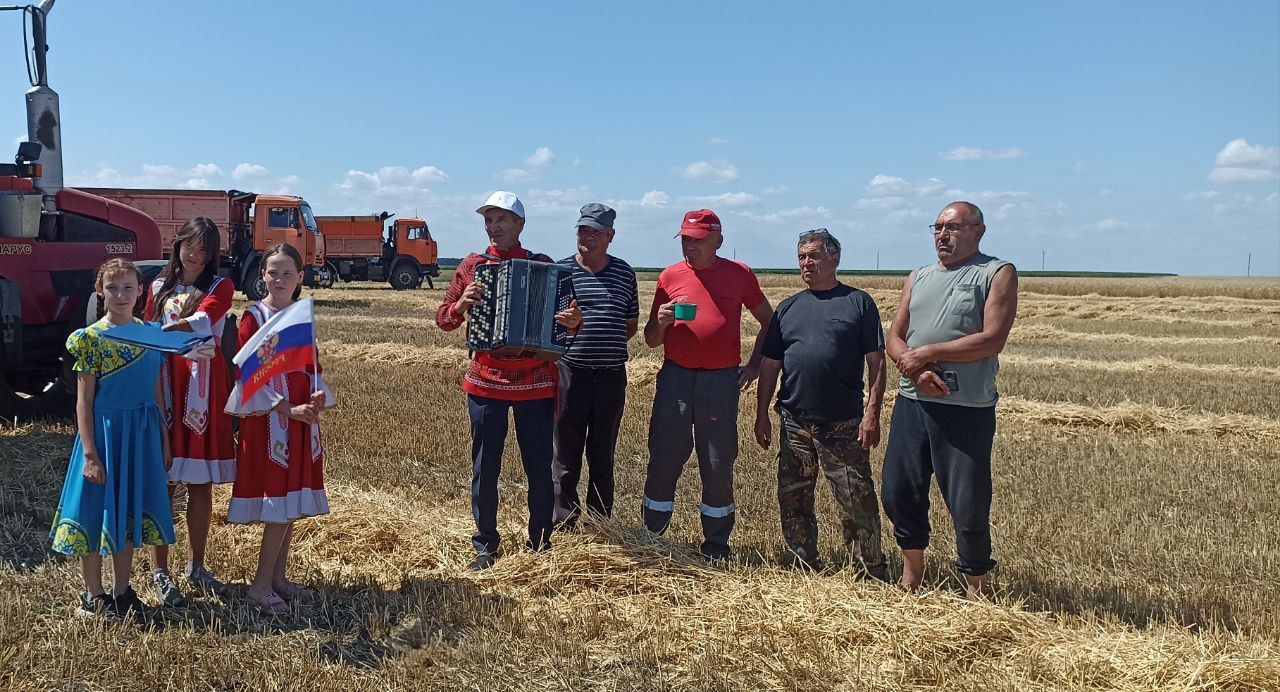 Агитбригады вышли на Буинские поля