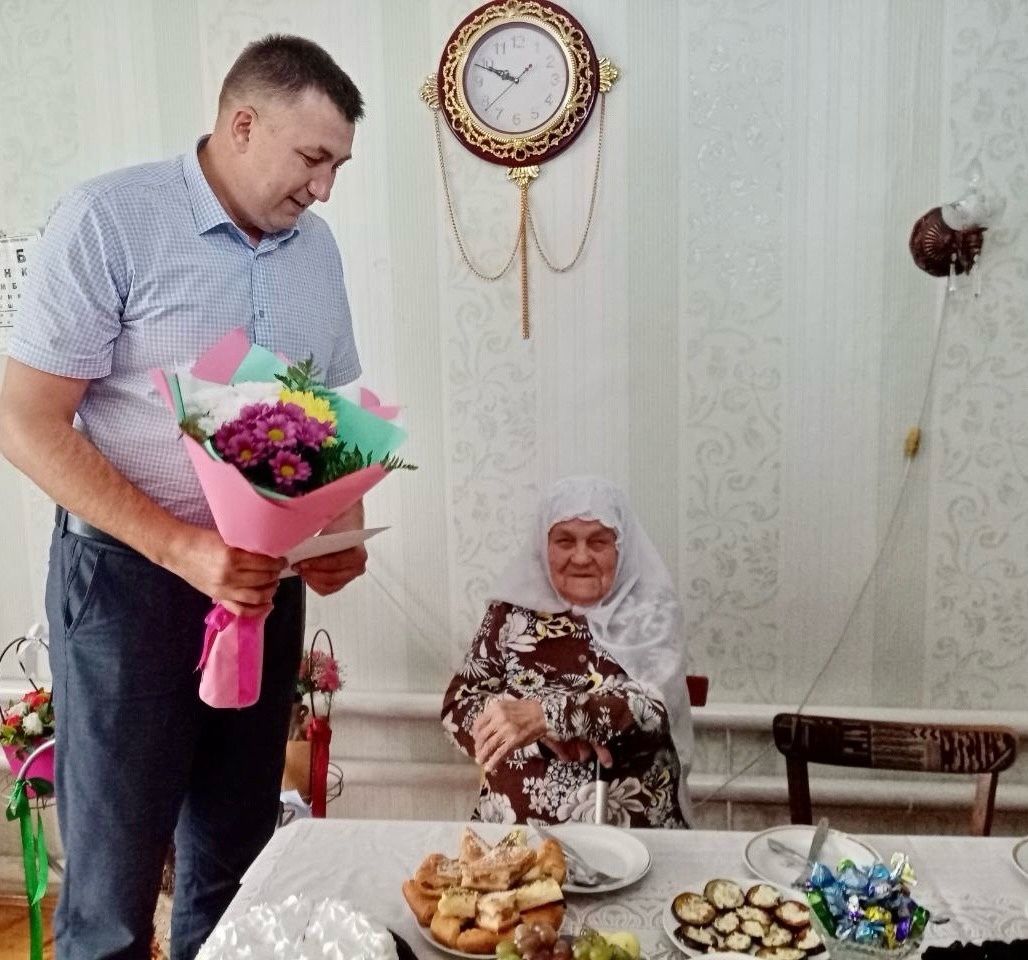 Жительница Буинска отметила 95-летний юбилей (фото)