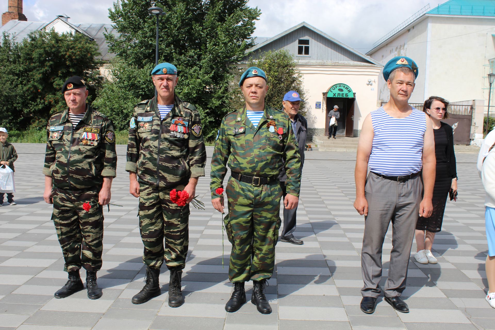 В Буинске десантники собрались на центральной площади (фото, видео)