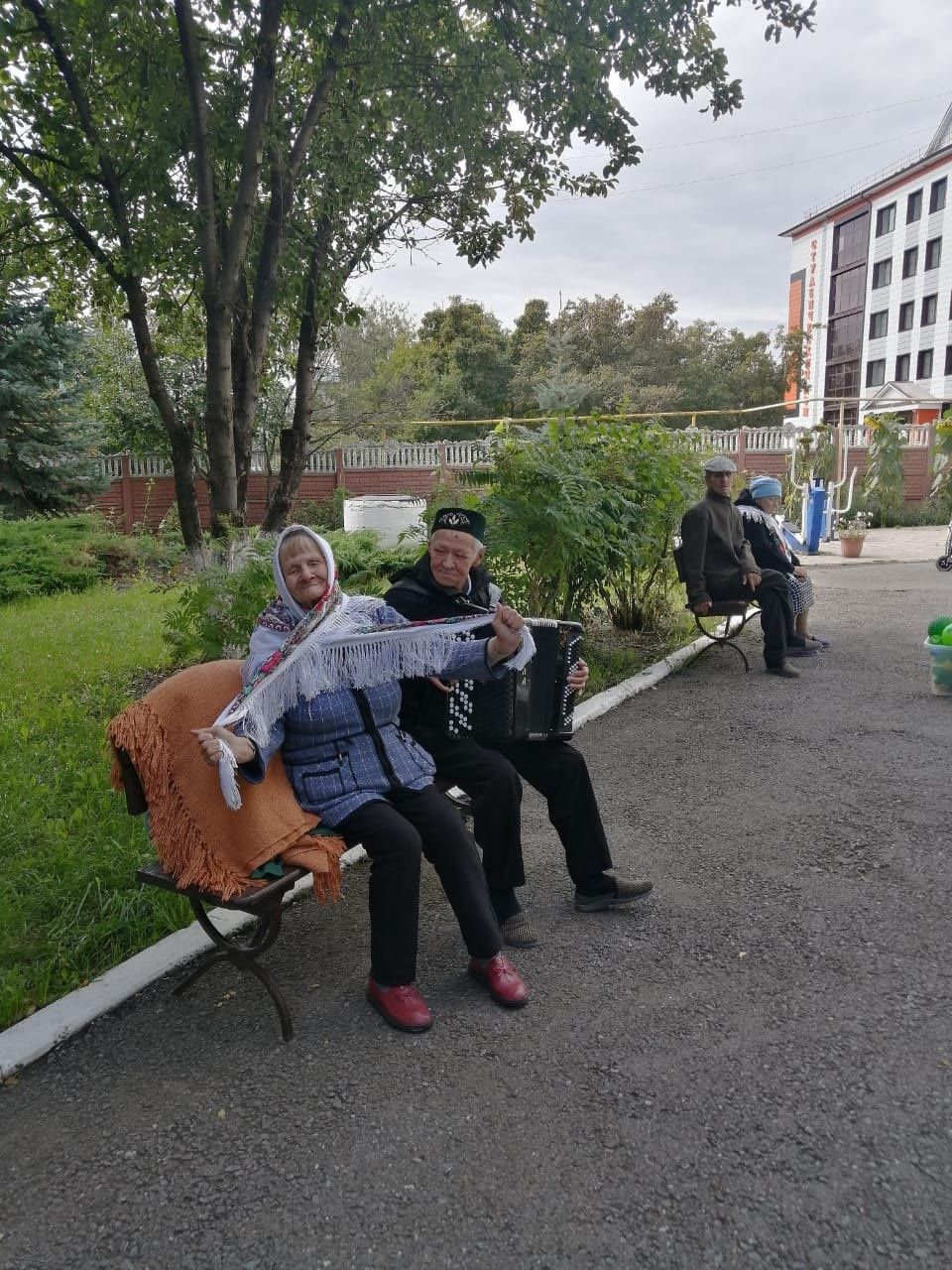 В Буинском доме-интернате провели фестиваль «Яблоко от яблони»