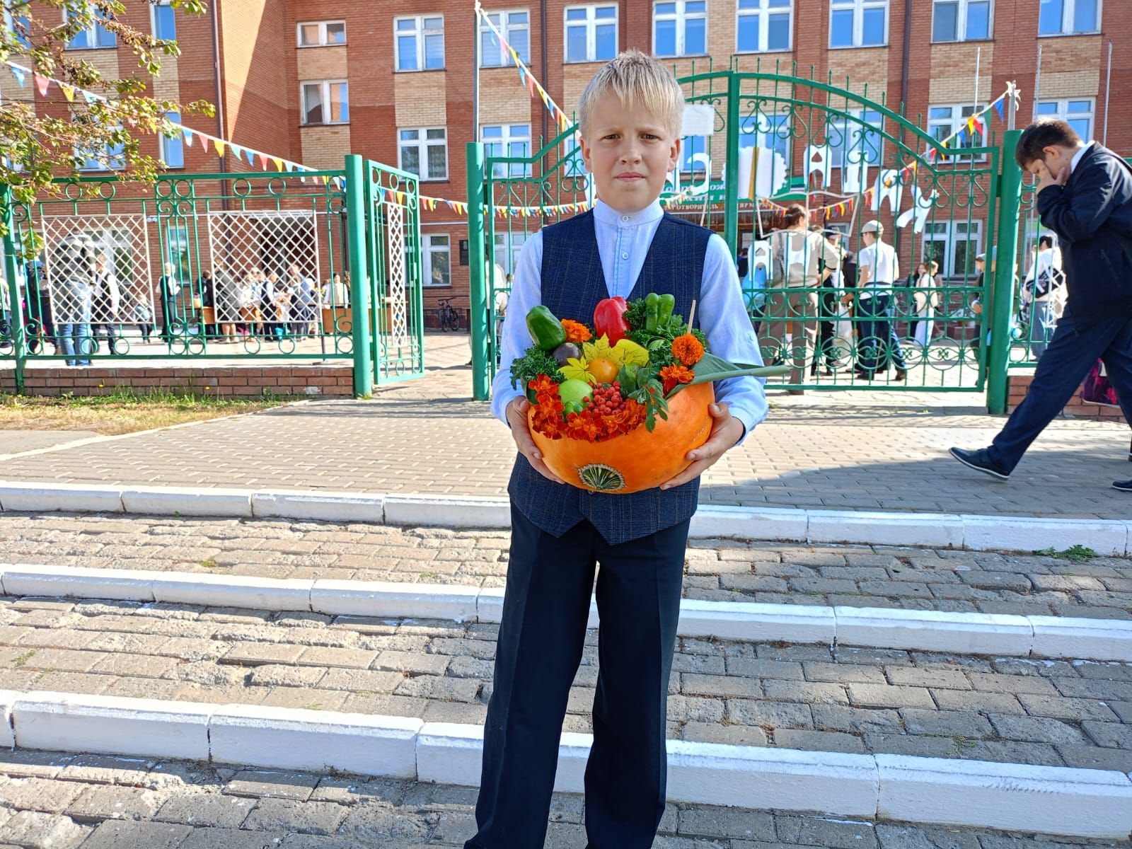 Школьники города Буинска «Вырученные сегодня средства будут направлены  детям Курской облости» (фото, видео)