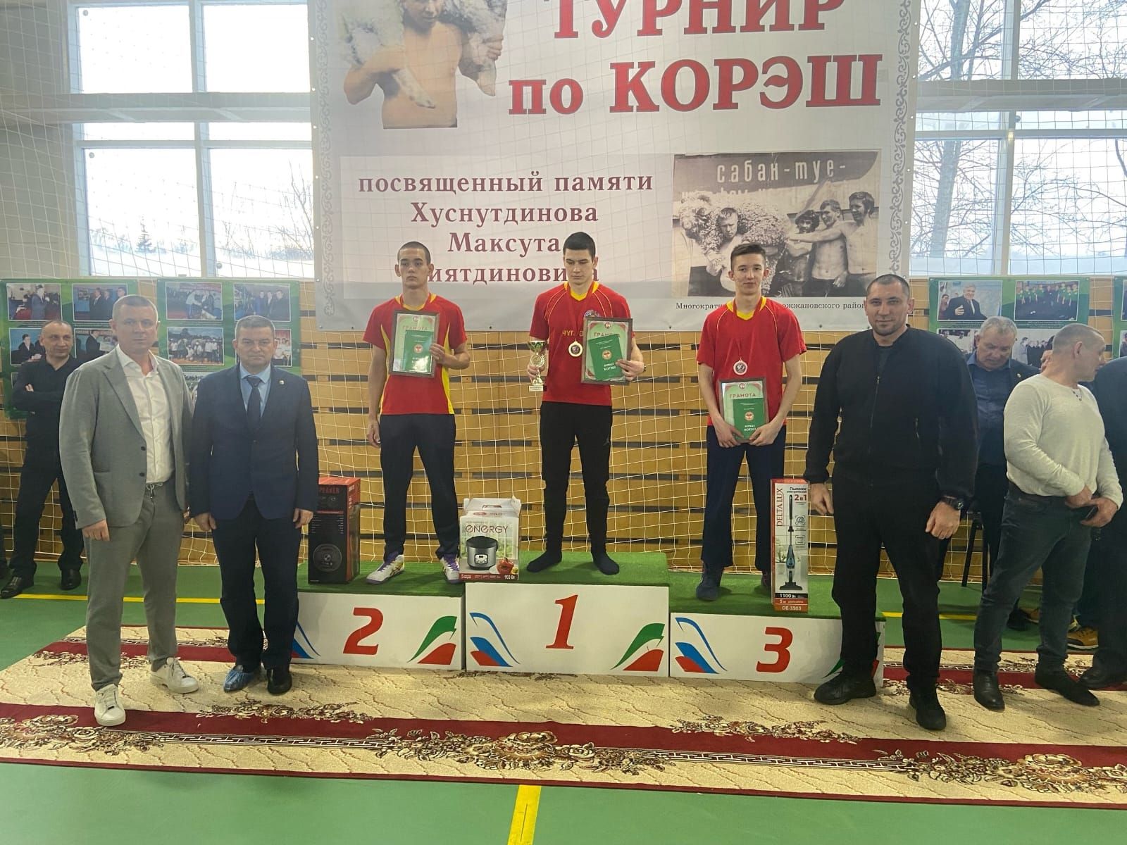 Буинские борцы в Дрожжановском районе победили в восьми весовых категориях (фото)